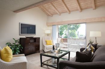 Vaulted ceilings (upstairs residences)